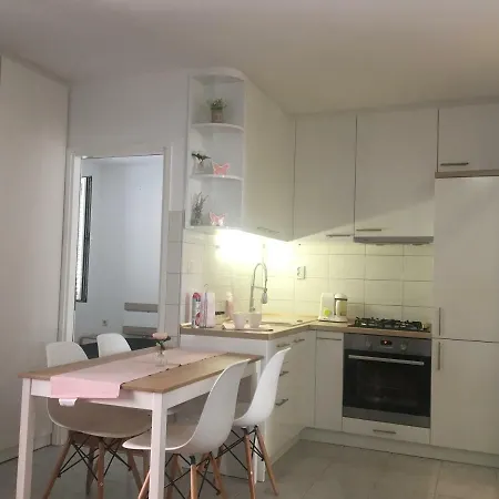 Roland Apartment *